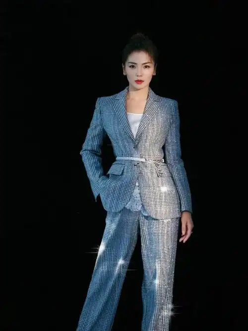 41岁刘涛开生日会,身穿亮片西装优雅又干练,气场不比"安迪"差