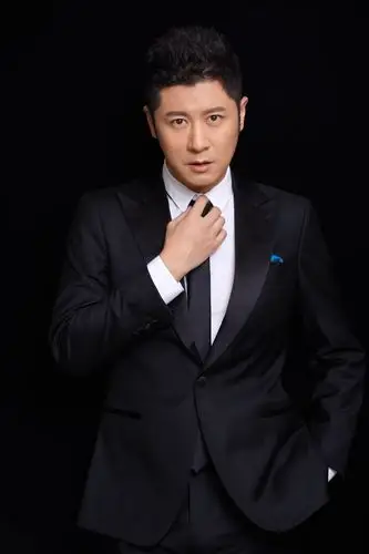 任重盛装亮相国剧盛典简约大气尽显绅士风范