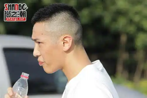 柯震东逛红灯区自嘲有点尴尬 吸毒后曾被放弃培养