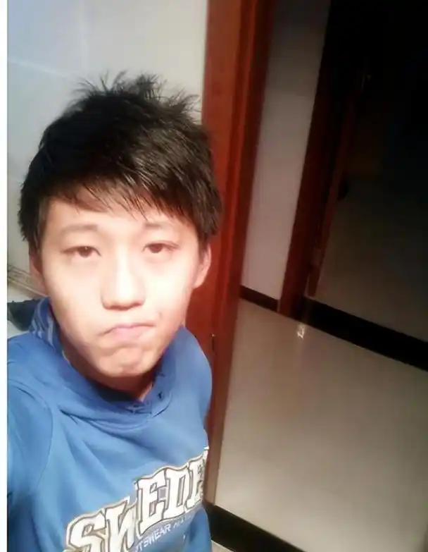 初中男生自认为"很帅"的行为,女生看来土掉渣,希望你没中招