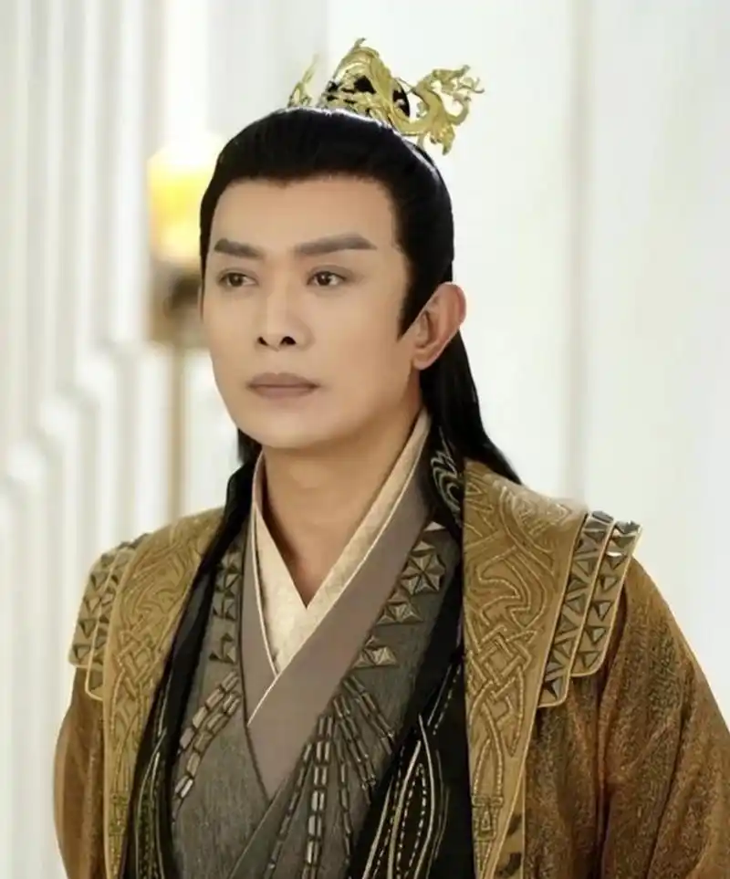 黄海冰是一位著名的男演员,被誉为"古装王子".