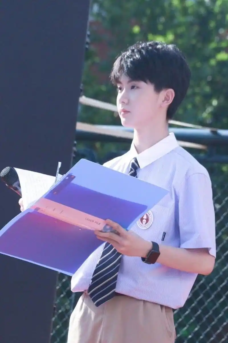 马嘉祺图片(7) 校服马哥绝绝子