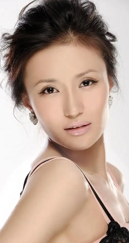 万美汐,双子座,1982年6月6日出生于中国北京西城,演员.