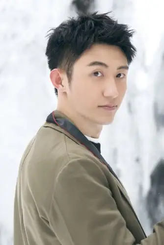 2018黄景瑜《海报时尚》青森之旅