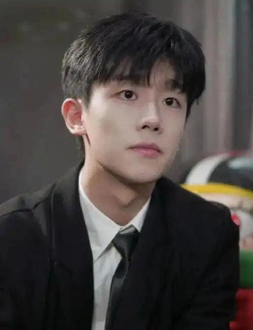 3款男生新潮发型推荐换头真的一秒变帅啊