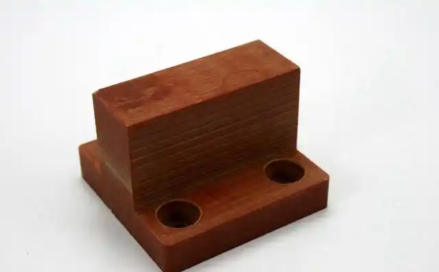 酚醛塑料是一种硬而脆的热固性材料.