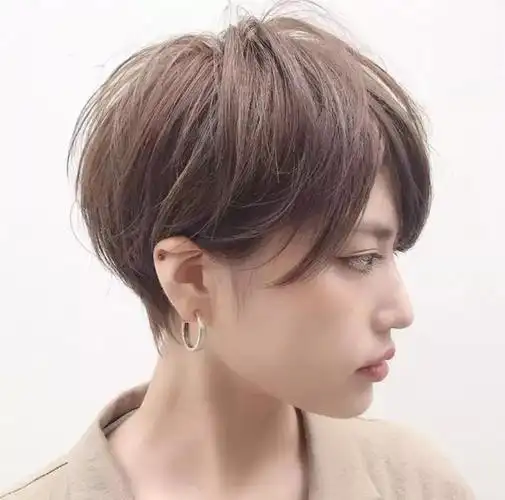 女学生圆脸露耳,10岁一12岁儿童短发发型有哪些,试试这几种,清爽又