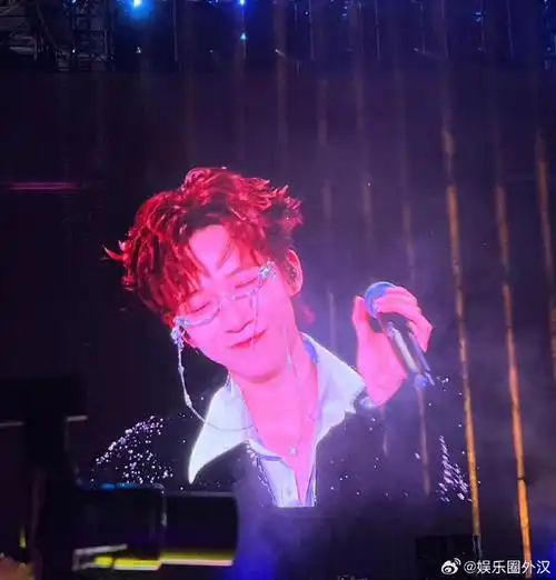 贺峻霖脸链#贺峻霖缘故舞台妆造好漂亮啊!