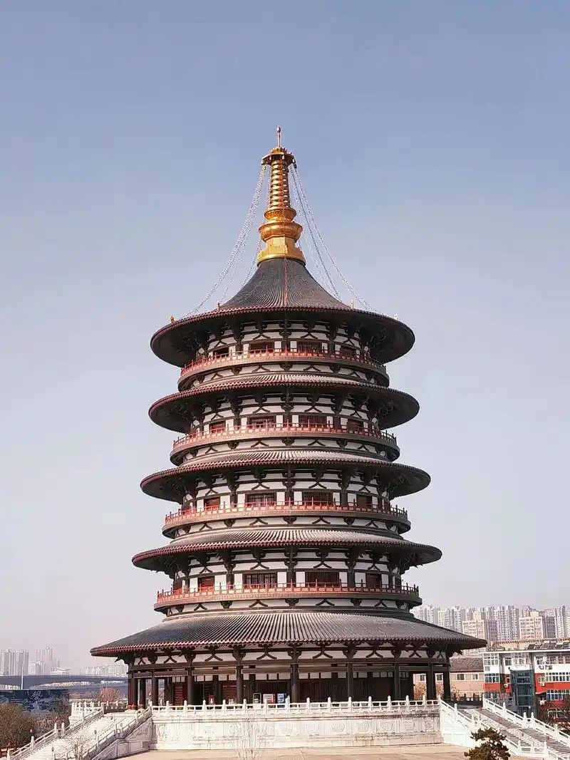 武则天礼佛的地方,外观气势恢宏,内部奢华.逛完明堂出来接着逛 - 抖音