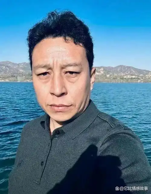 一夜赚了840万,这个叫"闻神"的中年普通男人,成全民偶像