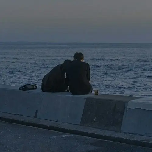 类似这种情侣站/坐在一起的头像(单人)