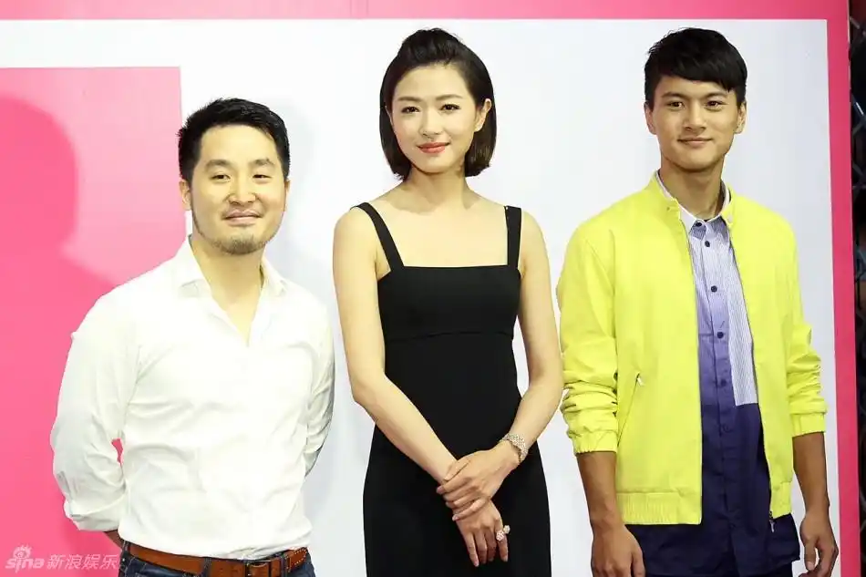 组图:张孝全万茜首同台零互动 情人节各自忙碌_高清图集_新浪网