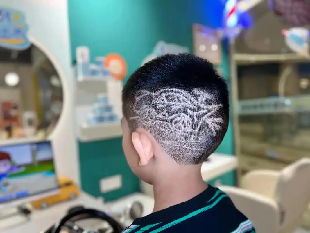 发型 #寸头 #雕刻发型的图案推荐 #清爽干净的男童发型推 - 兑趑