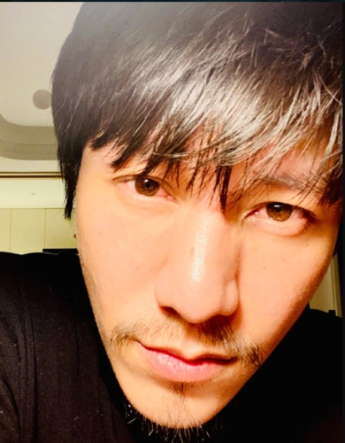 我要分享 近日,陈坤分享了一张自己跑步后的自拍,照片中的陈坤身穿