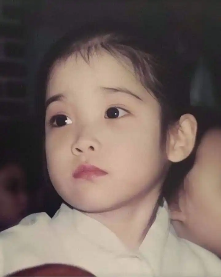 李智恩因为太美被质疑整容,不过童年照一出无人敢质疑