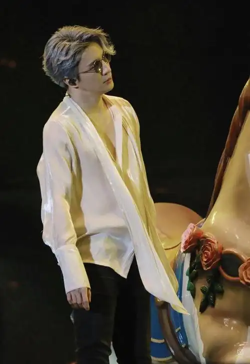 240130薛之谦海口唱响天外来物一起迎接华丽龙年