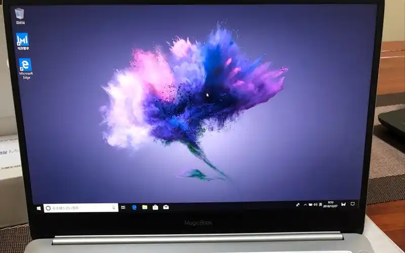 和弟弟开电脑,存下来留着(荣耀magicbook)