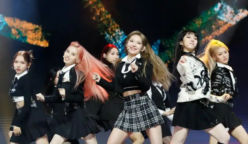 韩女团lightsum发行新专辑满满的可爱性感风让你怦然心动