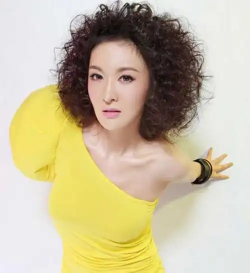 蓬松指数:★★★★★蓬松短发锡纸烫styie1时尚个性的短发锡纸烫发型