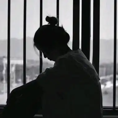 黑白情侣人头像一对 高清有意境的伤感黑白情侣头像