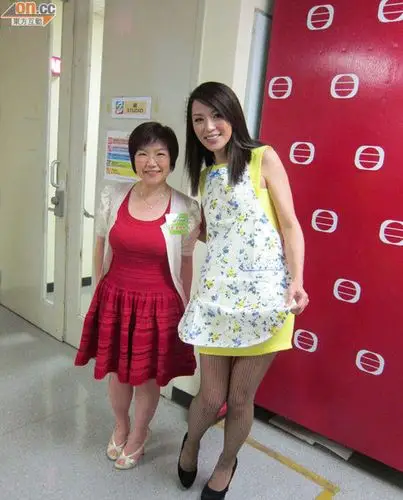 陈炜获麦玲玲赠言多入厨 黄婉君分享爱子萌照