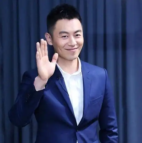 朱亚文在电影展上对郭麒麟的不当言论,给他的演艺事业带来了巨大的