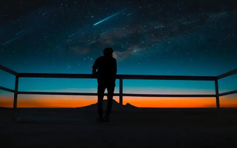 夜晚伤感男人的背影,高清壁纸,图片,时光记忆-回车桌面