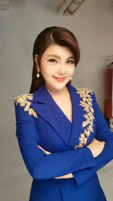 长久以来,作为女性公众人物,著名蒙古族青年歌唱演员乌兰图雅,一直以