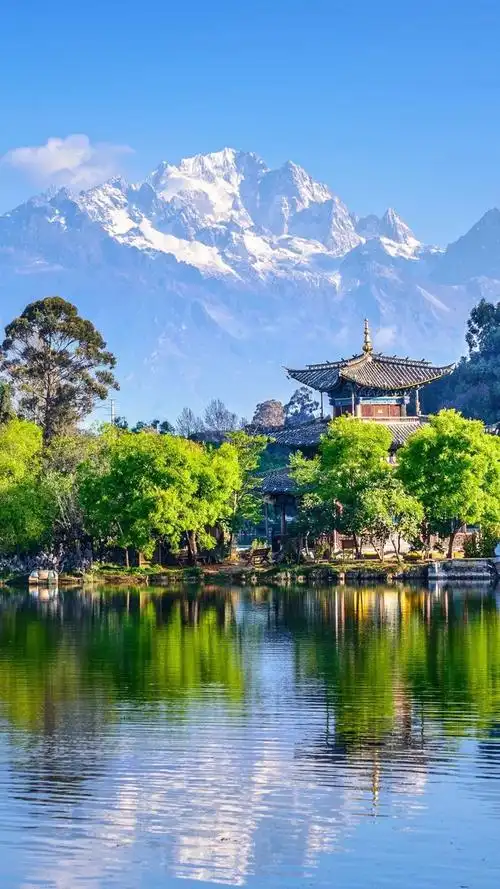 黑龙潭泉水清澈如玉,山水相映,宛如一幅美… - 堆糖,美图壁纸兴趣社区