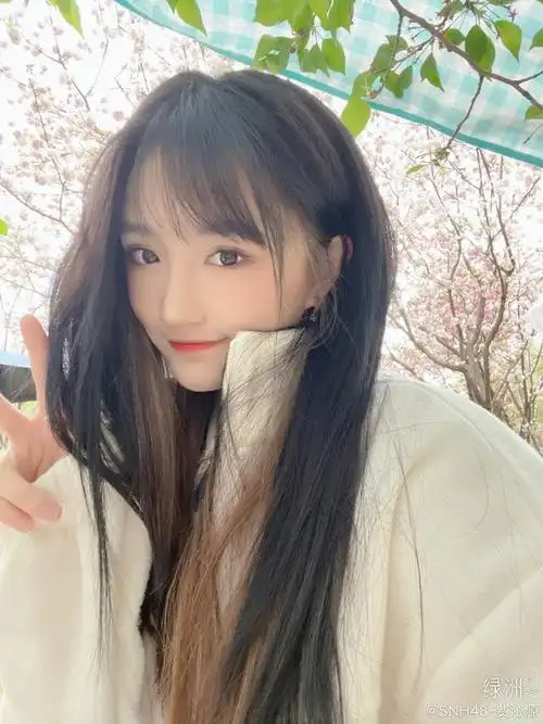 美女艺人费沁源迷人美照欣赏真好看啊