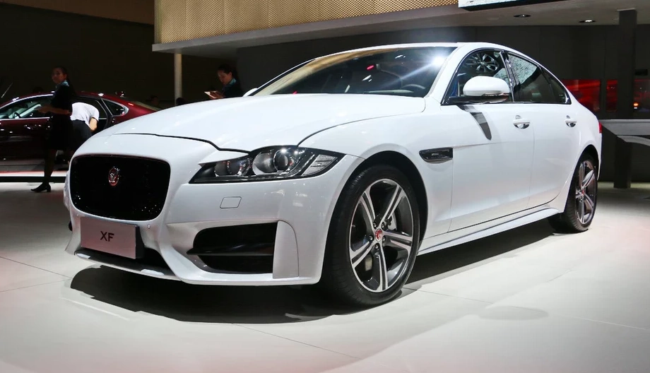 白色捷豹xf,非常时尚