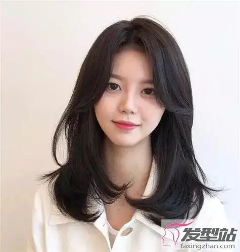 八字刘海在家怎么吹出来 八字刘海需要烫吗