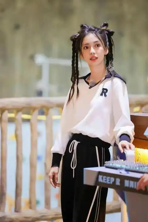 angelababy奔跑吧最考验发量的造型,蝴蝶结双麻花辫美出新高度