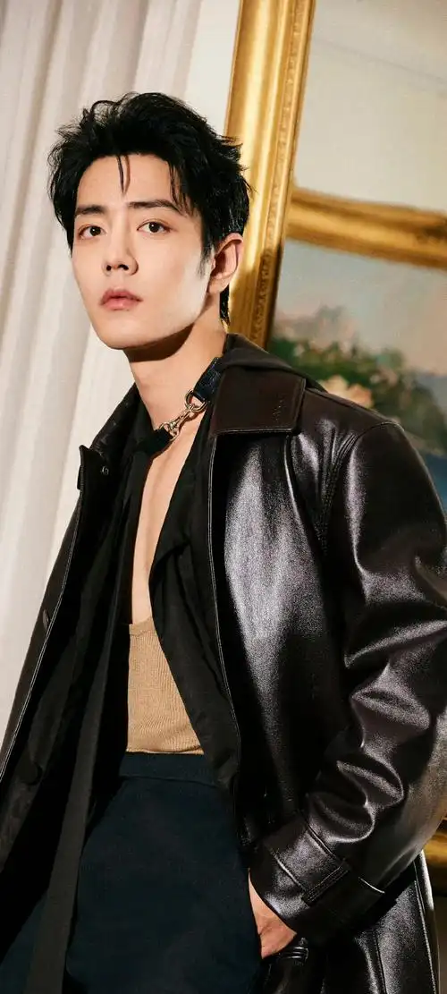 肖战晒米兰明信片##肖战看秀look##gucci大秀