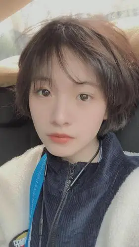 壁纸爱笑的女孩李庚希