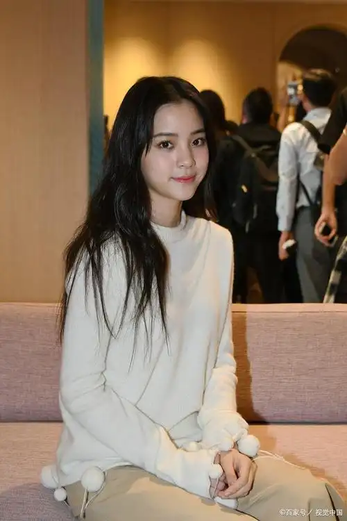 欧阳娜娜选择回学校读书,是为了追求更高的音乐梦想