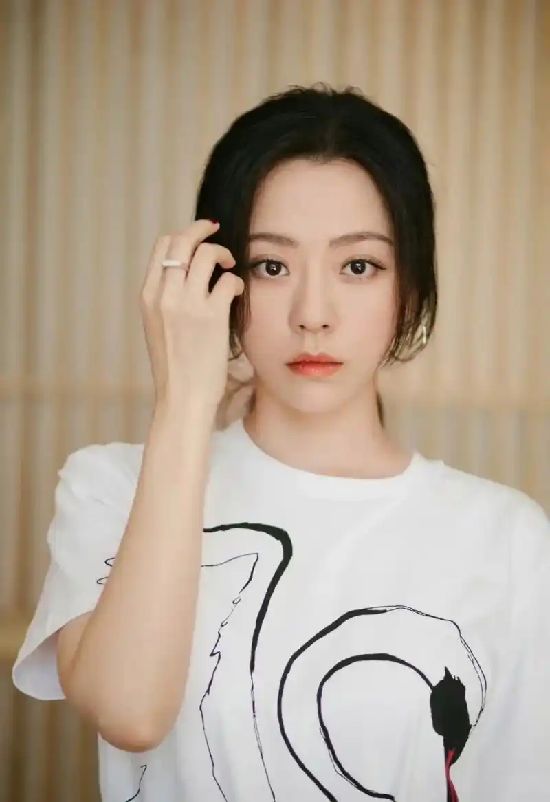 明星成名前后的变化很大(图为张靓颖),可能这就是富贵养人吧!