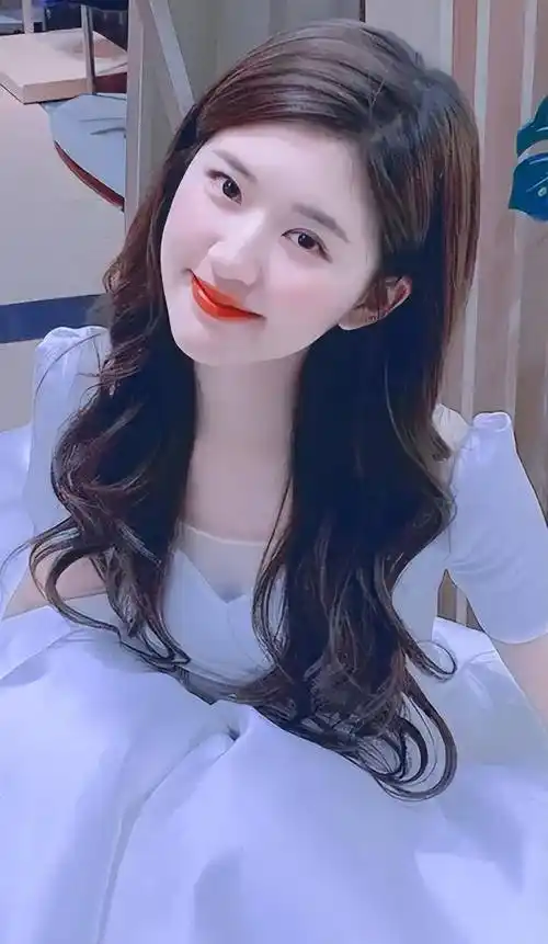 6大变成明星的网红:刘宇宁和张家辉拍戏,辣目洋子成人