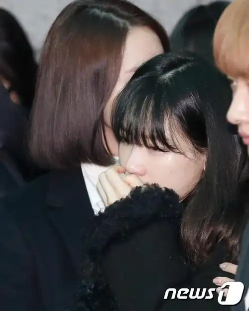 shinee少女时代sj参加金钟铉出殡仪式林允儿泰妍崔珉豪落泪难掩悲伤组