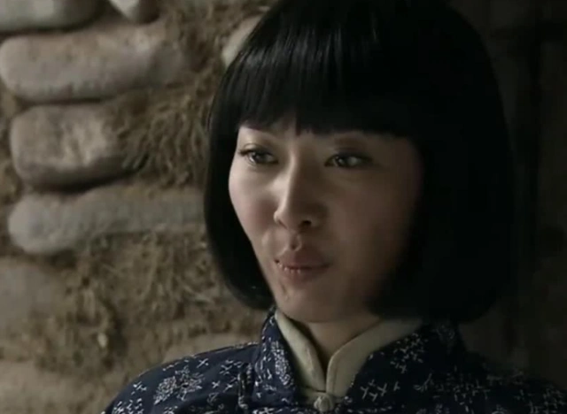 她能在自己男人被威胁的时候,喊出"向我开炮",就已经