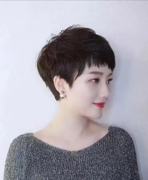 韩国女 生的超短发,正面突出蓬松感,侧面突出纹理