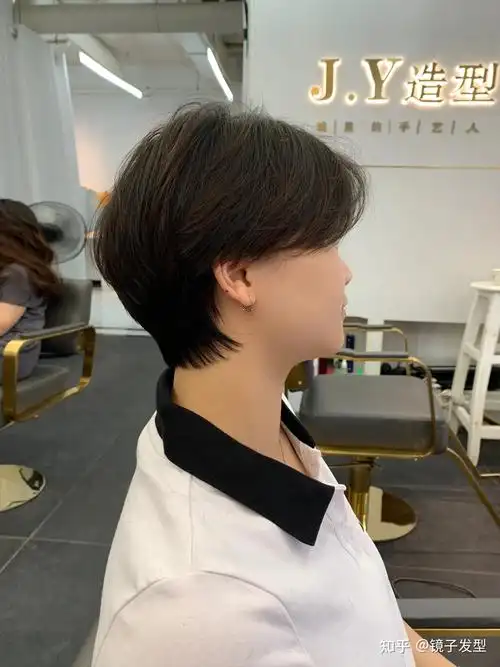 女士短发别乱剪,最火还是这三种,清爽自然真时尚 - 知乎