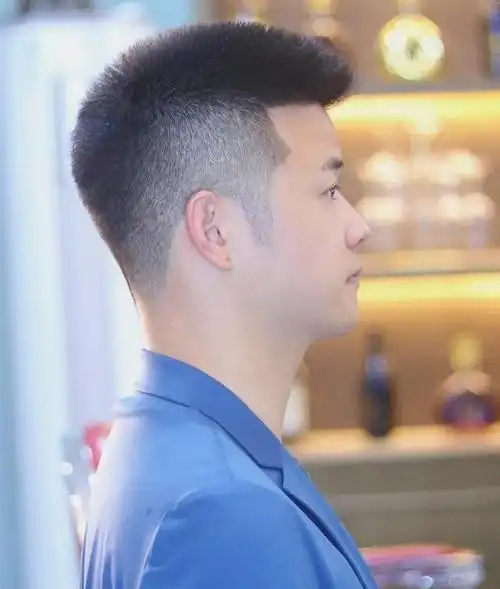 男士发型短发铲两边怎么剪,两侧铲短pk男士碎发,你更喜欢哪一种,请