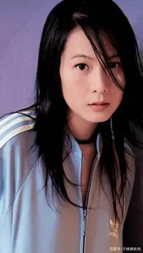 刘若英时尚气质照,她的那首后来,伴随了多少人的爱情