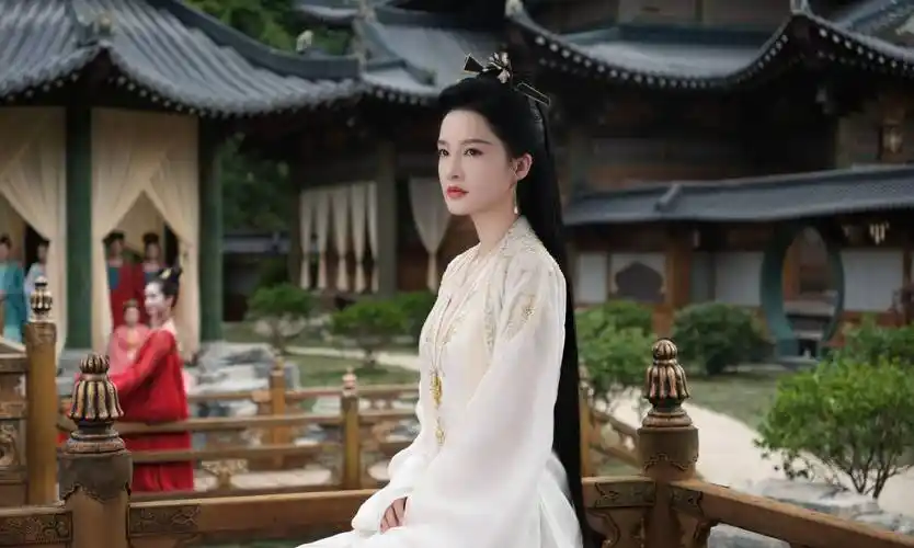 《绾心记》未播先火,李沁古装美出新高度,与陈哲远首度同框太甜