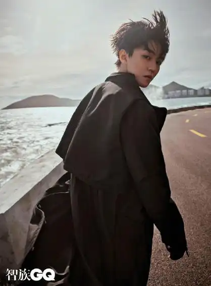 王俊凯gq杂志海边氛围感封面 唐嫣时尚芭莎封面_多特软件资讯