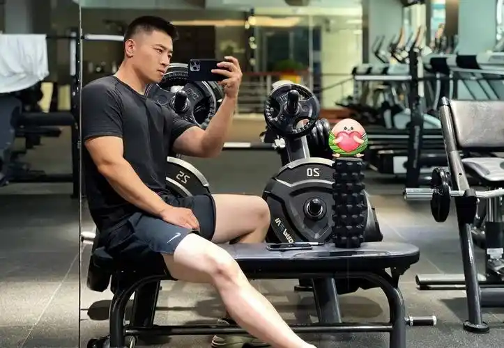 青岛爷们儿霸气给力,身材结实健壮,宛如行走的荷尔蒙!_健身_肌肉_叔叔