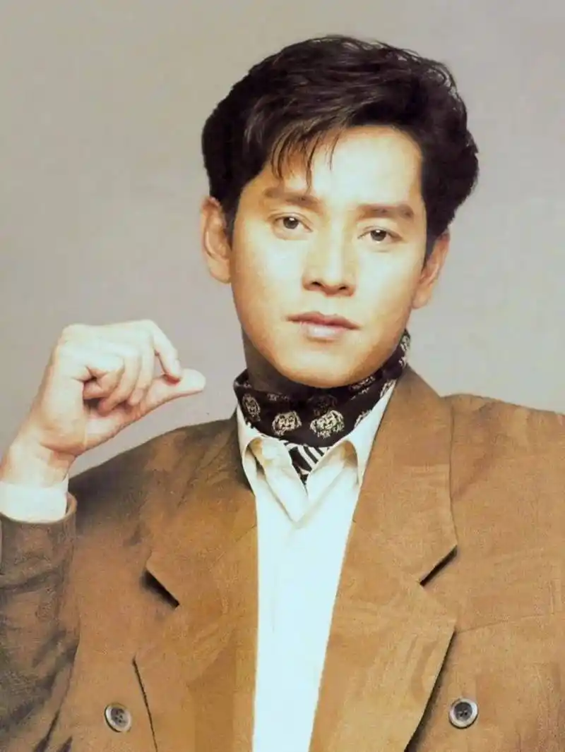 原创80年代红爆香港的三王一后如今只剩他了