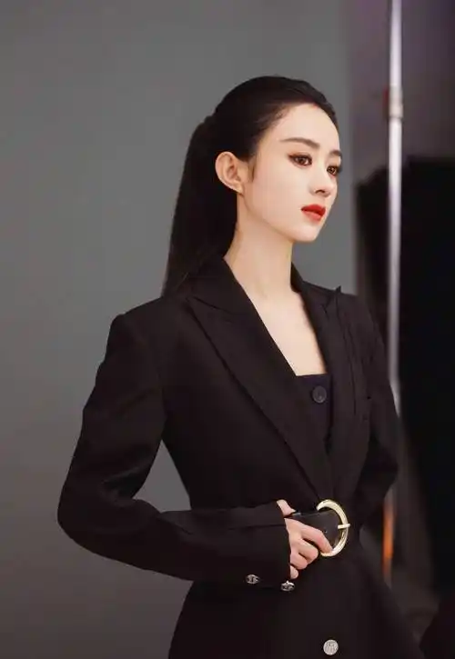 赵丽颖近期造型大盘点穿身v长裙优雅又时尚显高又显腿长