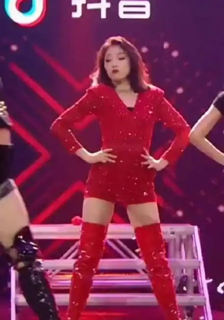 置顶#yamy 淘汰#郭颖可是火箭少女101的队长啊,唱跳俱佳,怎么会淘汰她